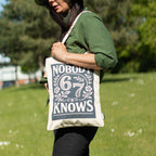 Nomad Sari Iconic Toni -kangaskassi – Nobody Knows 67 – luonnonvärinen, 10 oz