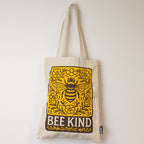 Nomad Sari Iconic Toni -kangaskassi – Bee Kind – luonnonvärinen, 10 oz