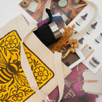 Nomad Sari Iconic Toni -kangaskassi – Bee Kind – luonnonvärinen, 10 oz