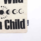 Nomad Sari Iconic Basic -kangaskassi – Stay Wild, Moon Child – luonnonvärinen, 4 oz